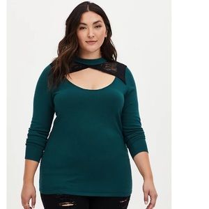 TORRID GREEN LACE KEYHOLE PULLOVER TOP
